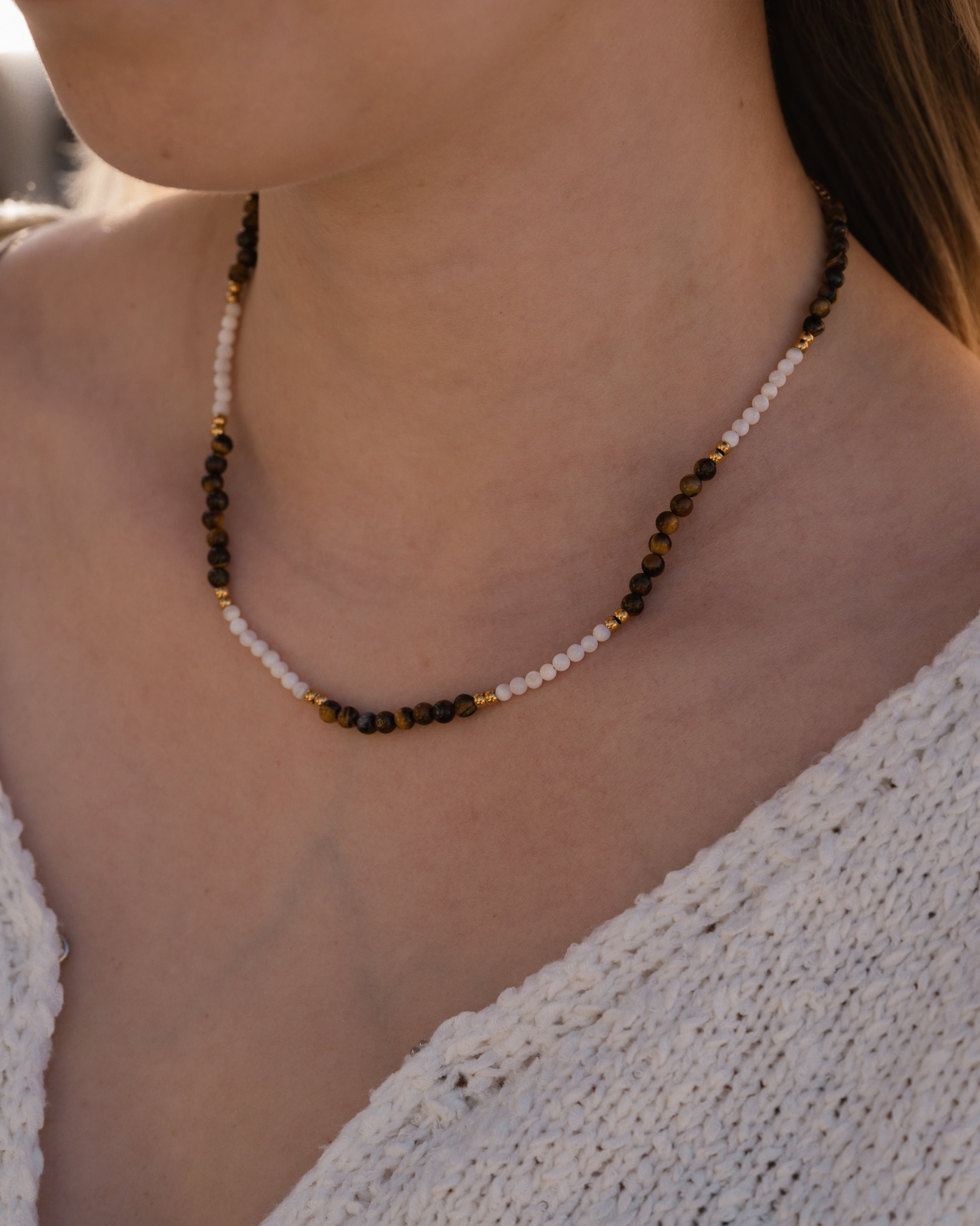 Edelstein-Kette, handgefertigte Kette, Schmuck aus Natursteinen, Rosenquarz Kette, Tigereisen Schmuck, minimalistischer Schmuck, nachhaltiger Schmuck, Geschenk für Frauen